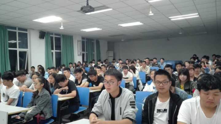 2017年上半年形势与政策课2.jpg